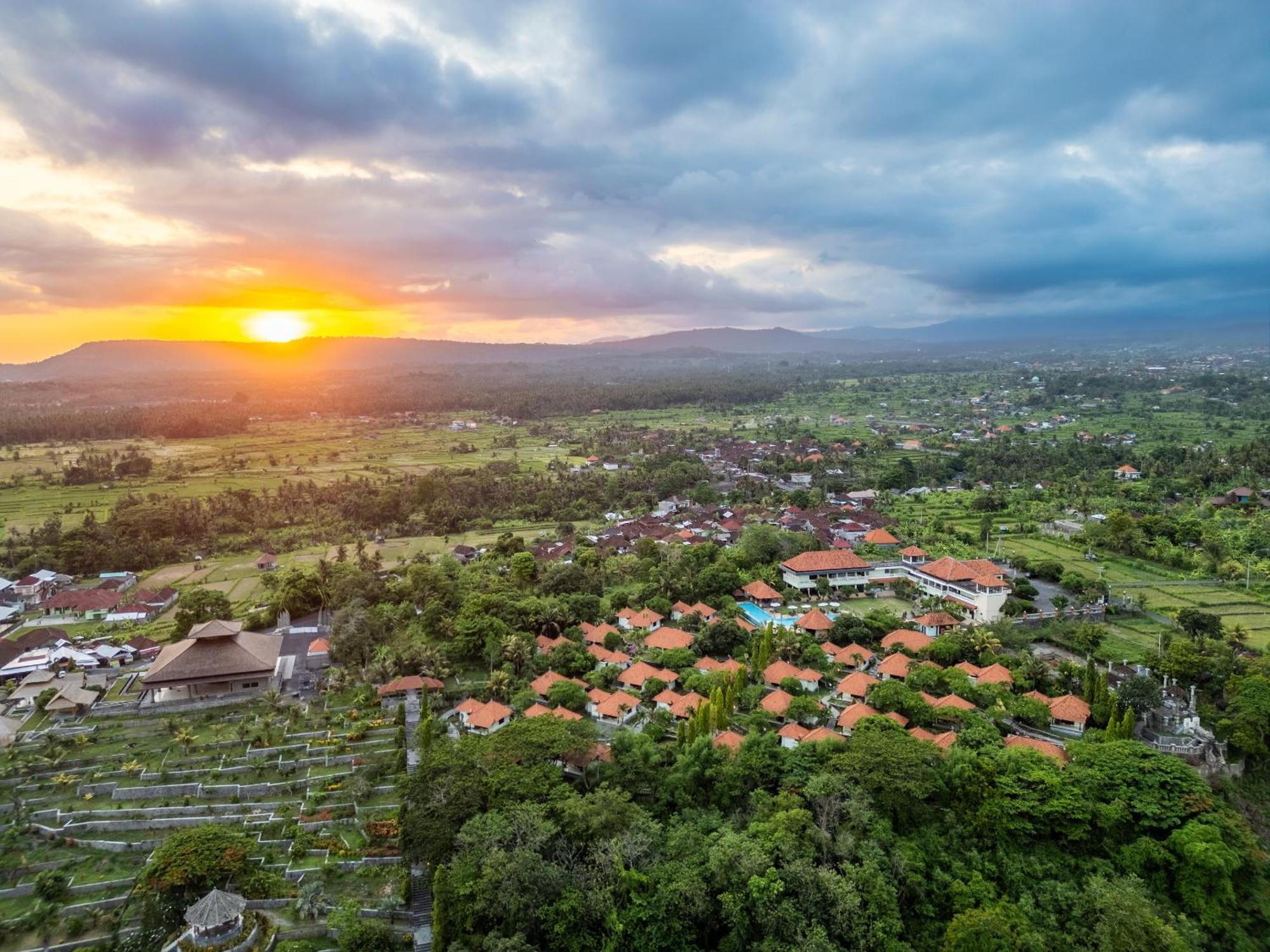 Taman Surgawi Resort & Spa Jasri Exterior photo