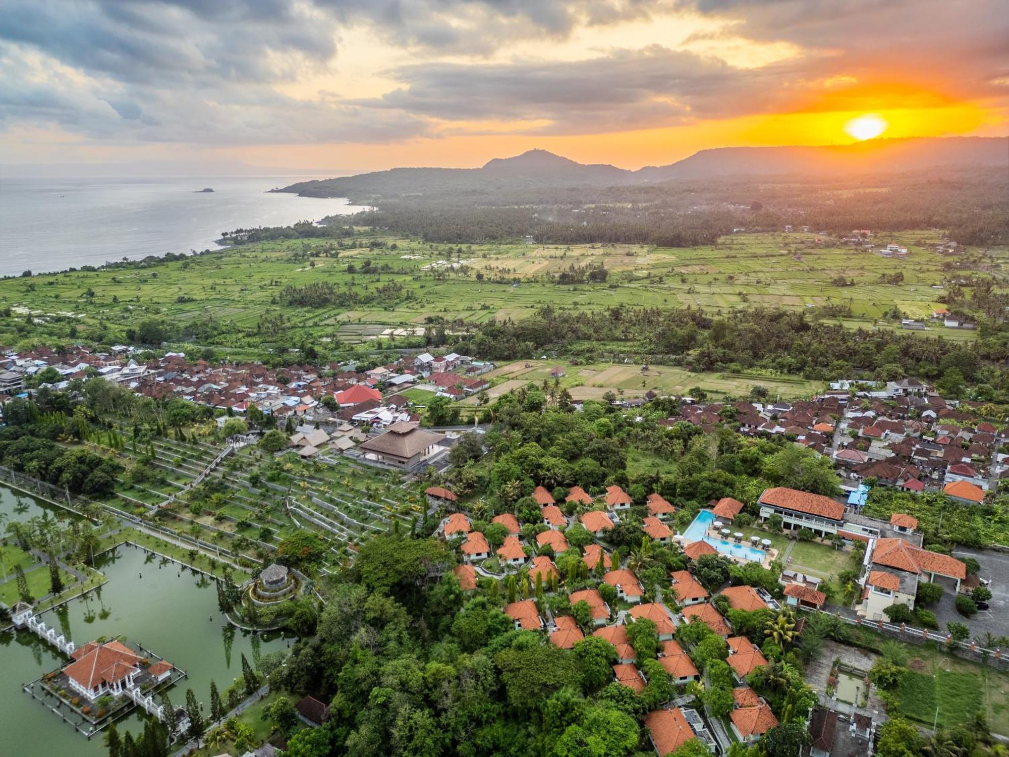 Taman Surgawi Resort & Spa Jasri Exterior photo
